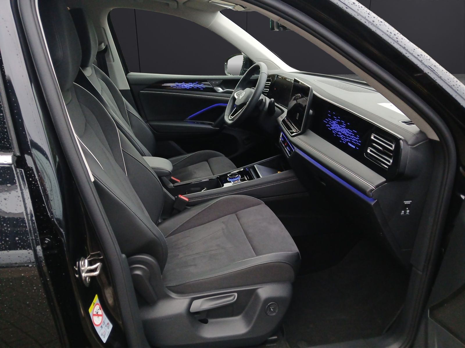 Fahrzeugabbildung Volkswagen Tiguan eTSI Elegance Matrix AHK Navi AID ACC RFK