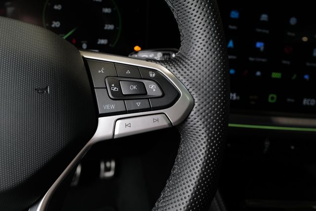 Volkswagen Touareg 3.0TDI R-Line BlackStyle Nachtsicht HuD 