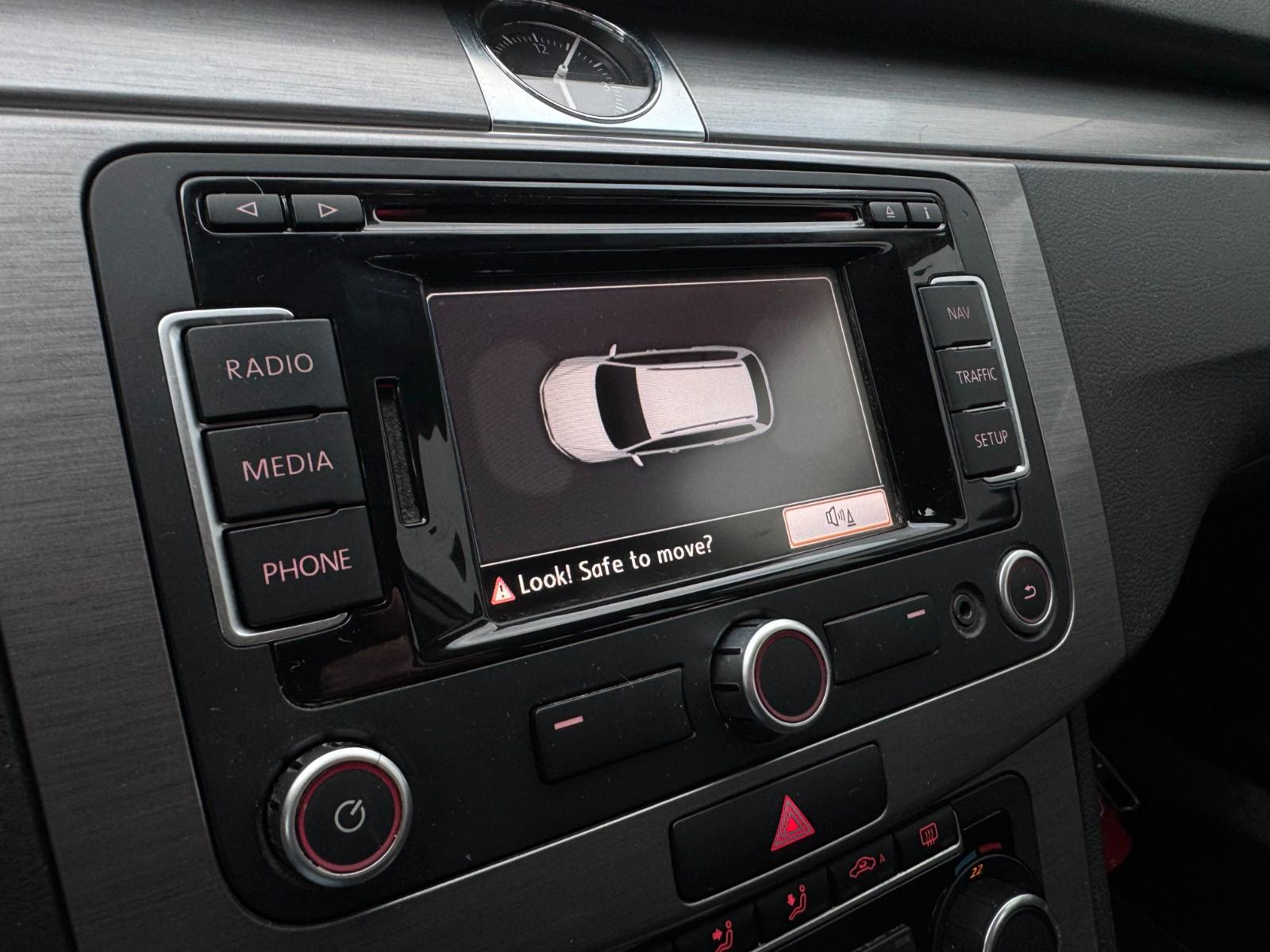 Volkswagen Passat 2011 — photo 14
