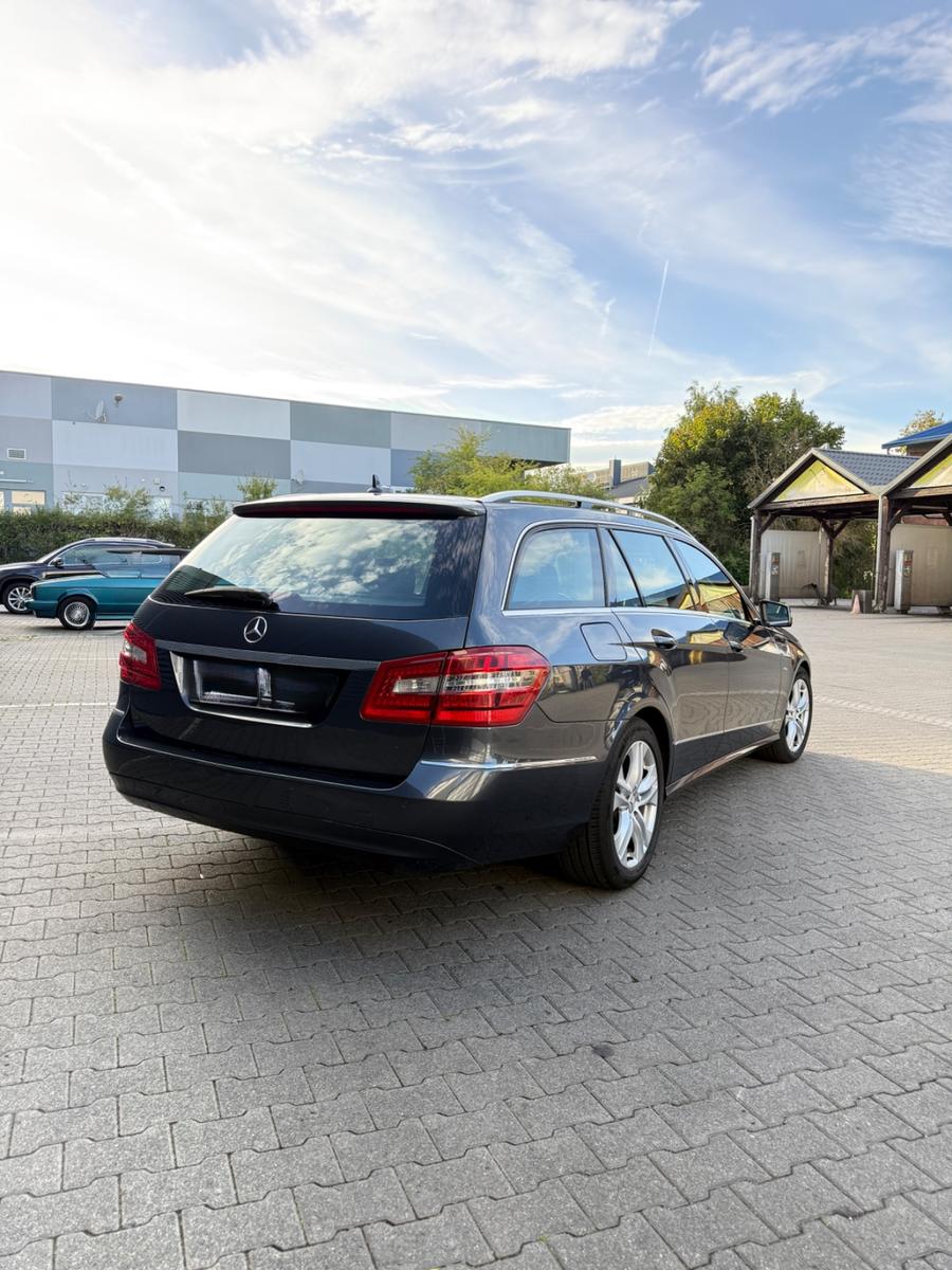 Mercedes-Benz E200 2011 — photo 5