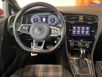Volkswagen Golf - 10