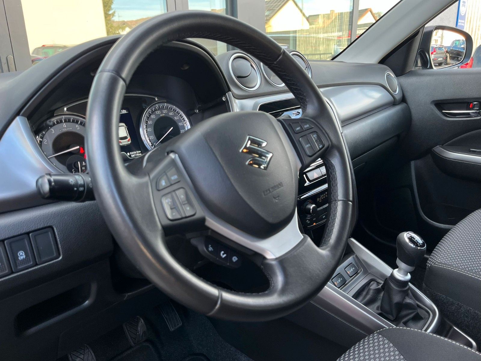 Fahrzeugabbildung Suzuki Vitara 1.4 Comfort*8xbereift*