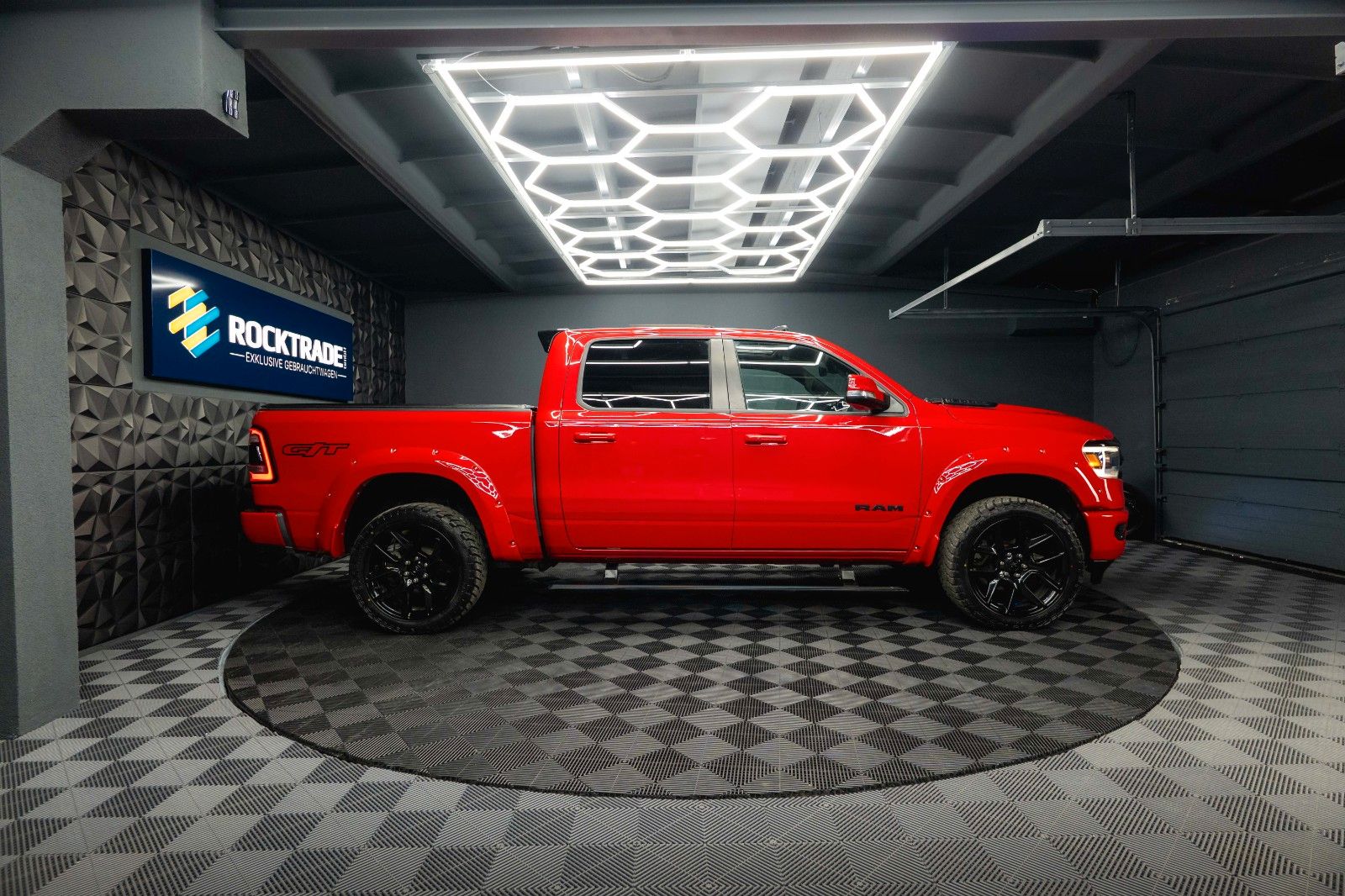 Fahrzeugabbildung Dodge RAM 5.7 V8 HEMI 4x4 NIGHT GT SPORT *Pano*22Zoll*