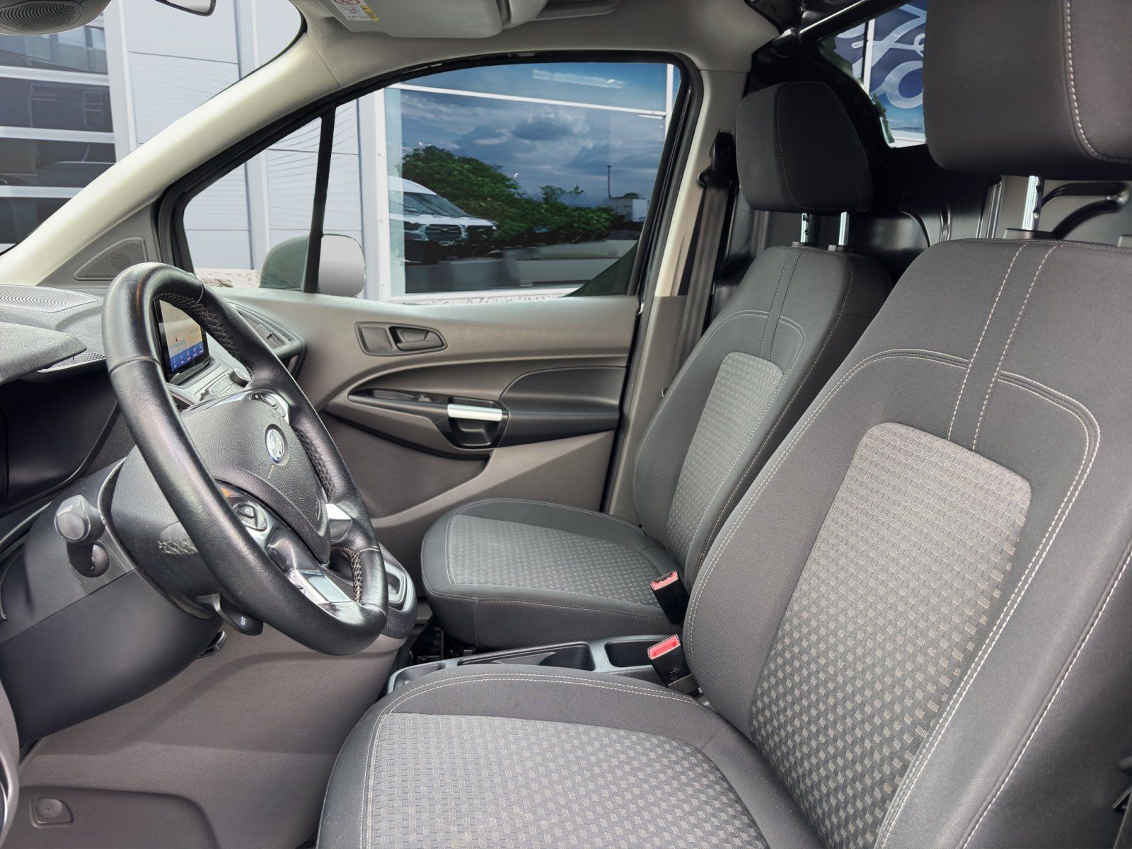 Fahrzeugabbildung Ford Transit Connect #AHK Kasten lang Trend