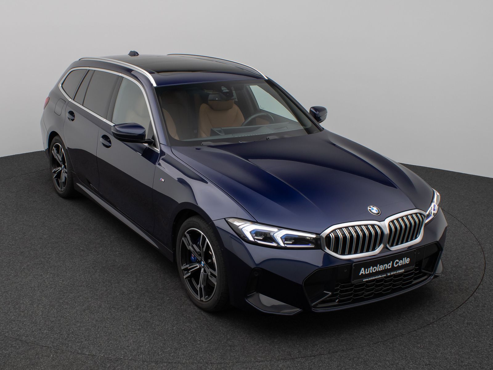 Fahrzeugabbildung BMW 330i xD M Sport Panorama Kamera HUD HiFi Komfort