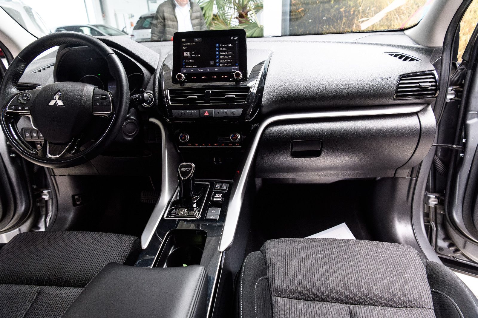 Fahrzeugabbildung Mitsubishi Eclipse Cross 2.4 PHEV 4WD +Kam +BT +SHZ +SOH97%