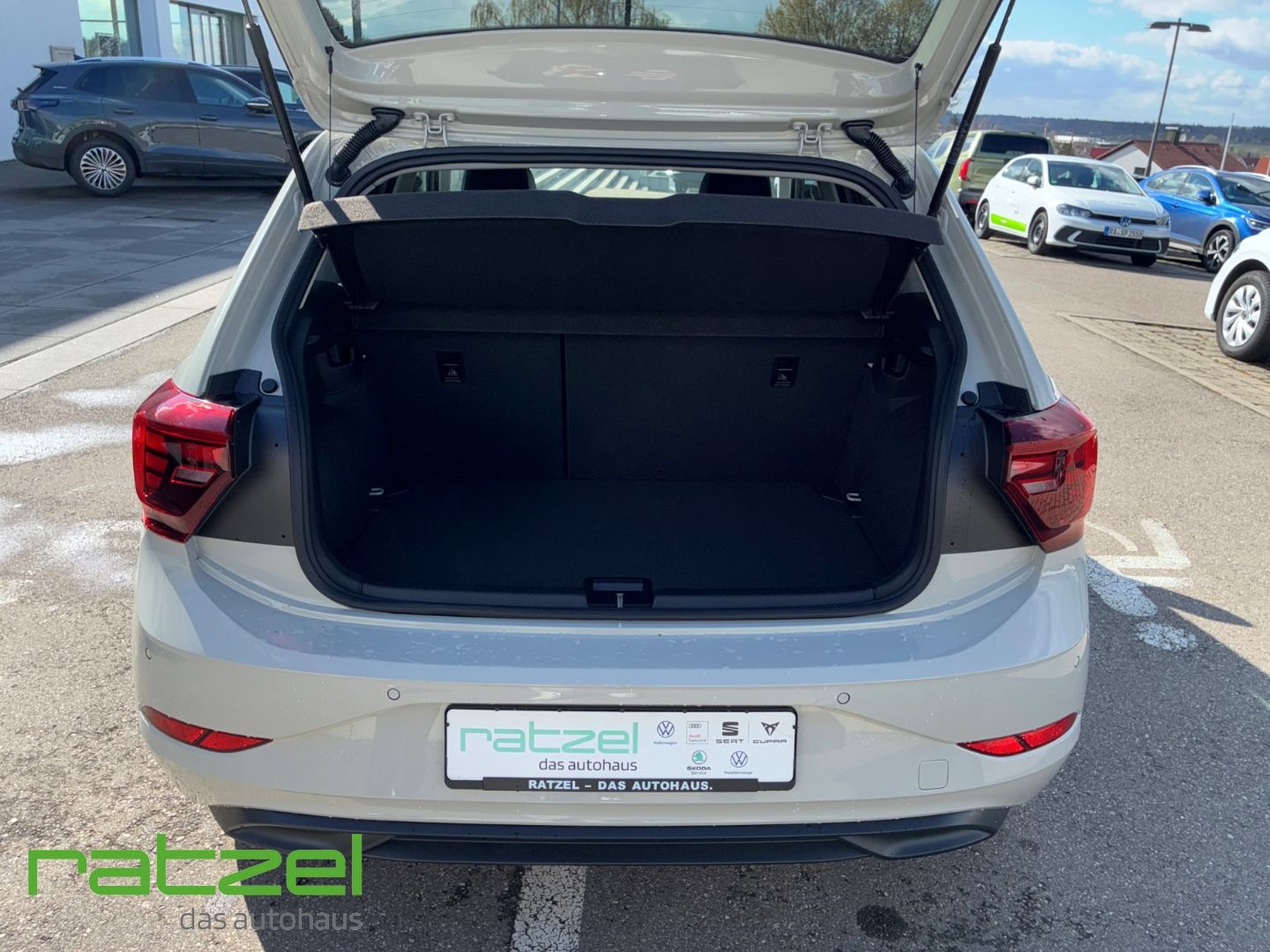 Fahrzeugabbildung Volkswagen Polo ENERGY 1.0 TSI NAVI+Kamera+Allwetter+LED
