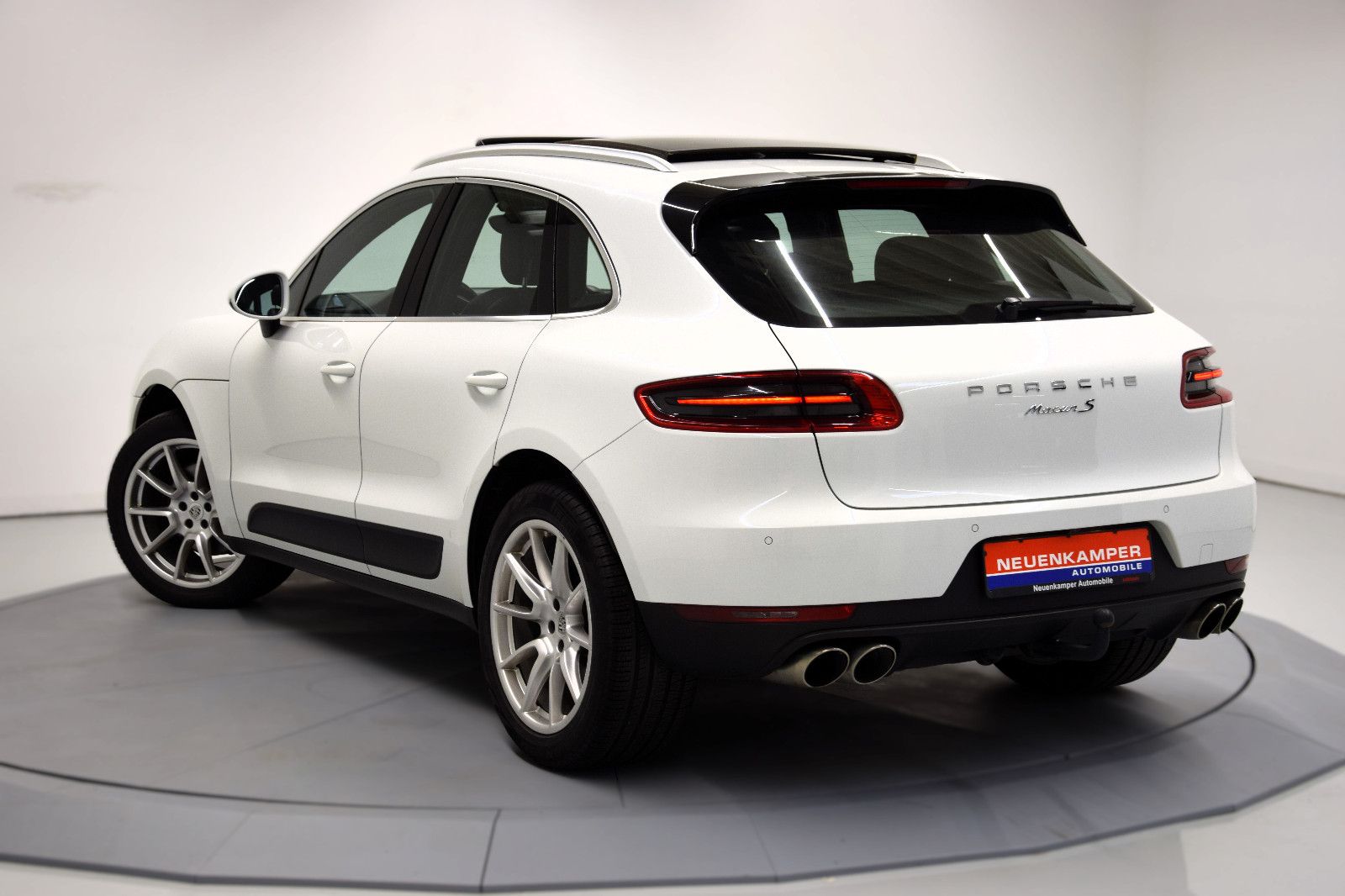 Fahrzeugabbildung Porsche Macan S PDK Leder 18-Wege PDLS Pano AHK Kamera