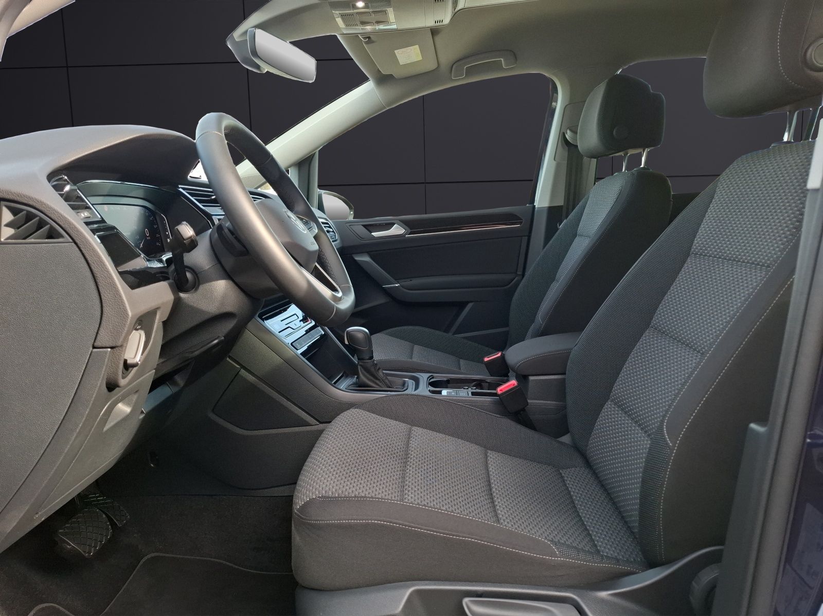 Fahrzeugabbildung Volkswagen Touran TSI Comfortline DSG R-Line LED Navi AID A