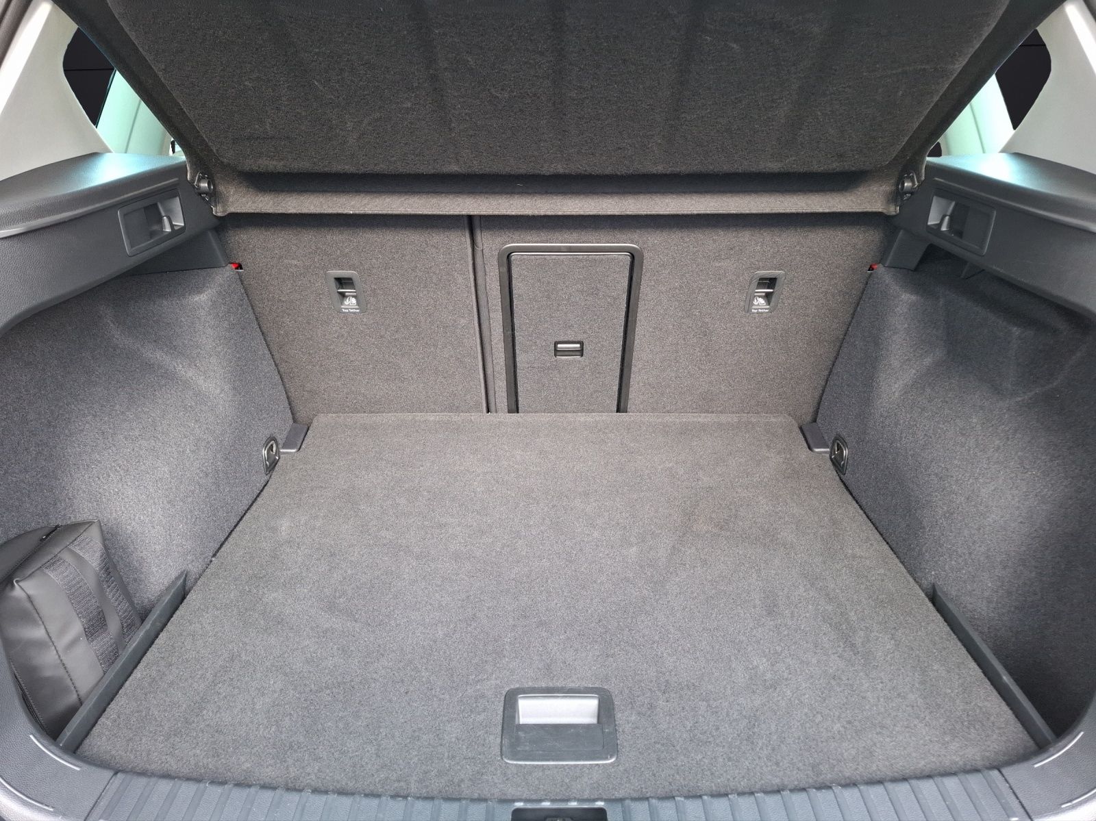 Fahrzeugabbildung SEAT Ateca TDI Xperience DSG LED AHK Navi ACC RFK bea