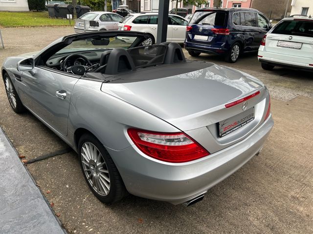 Fahrzeugabbildung Mercedes-Benz SLK 200 Autom.+Leder+Navi+SHZ+Aircraft+Panorama