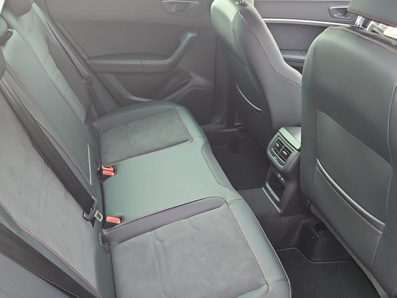 Fahrzeugabbildung SEAT Ateca FR AHK,Navi,LED,SHZ,Kamera