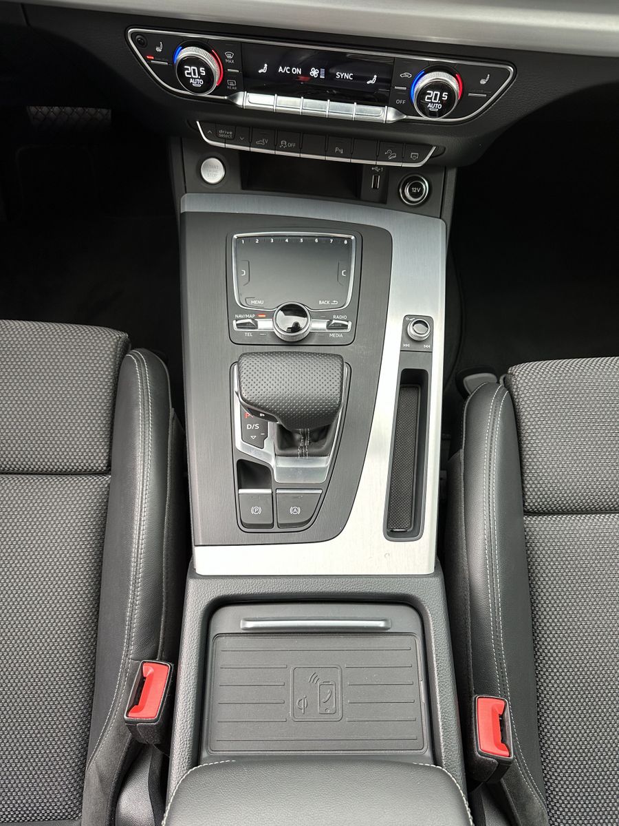 Fahrzeugabbildung Audi Q5 55 TFSI e Quattro S-Line NAV+LED+PANO+DIGDISP