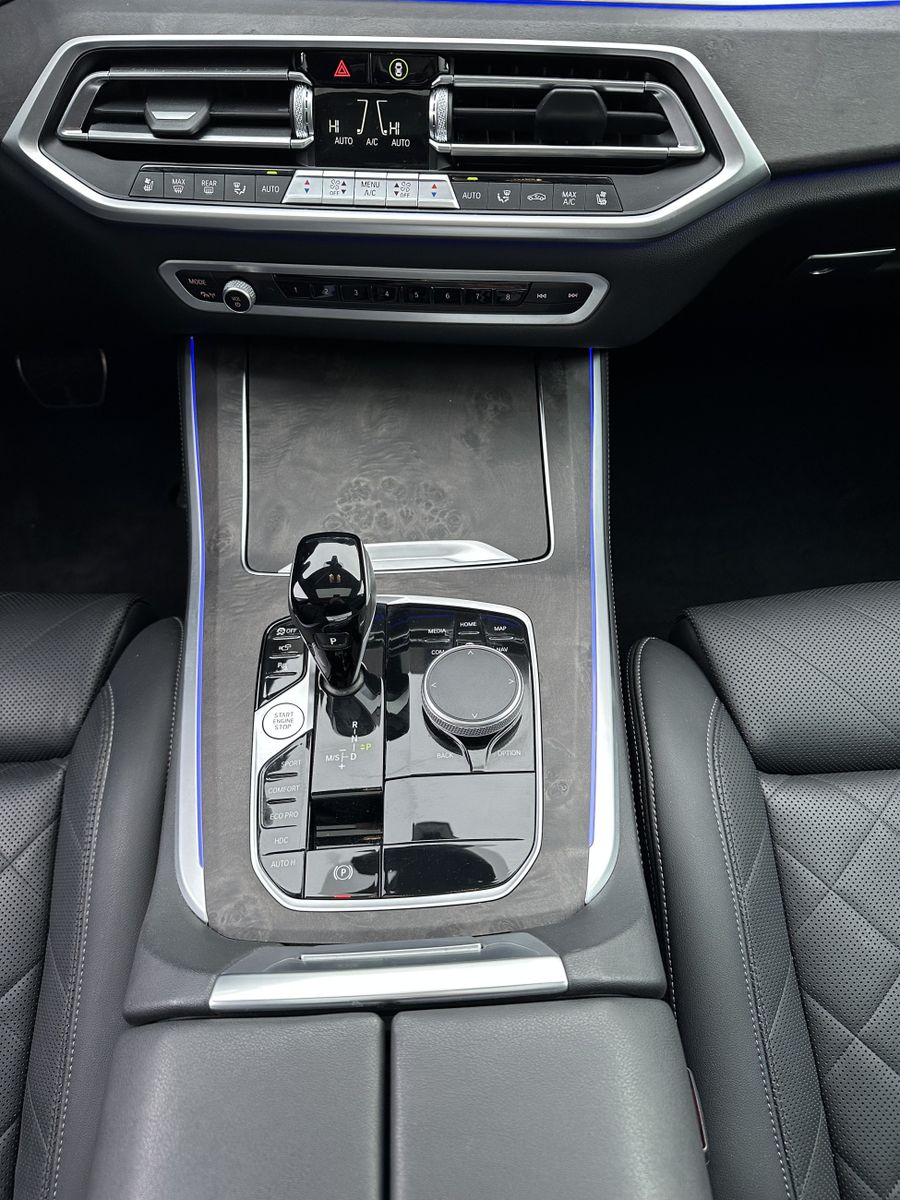 Fahrzeugabbildung BMW X5 xDrive30d M-Sport NAV+LED+360°+HEAD-UP+PANORA