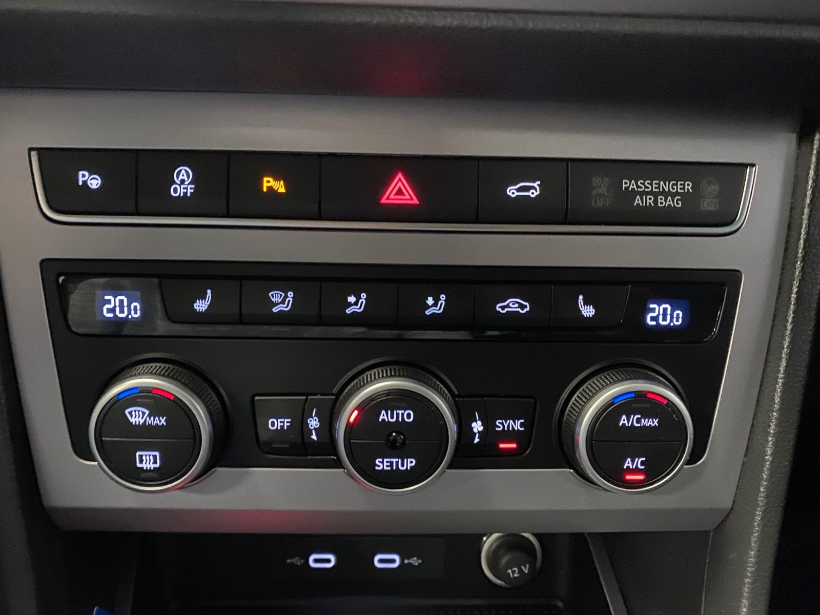 Fahrzeugabbildung SEAT Ateca 1.5 TSI 110kW FR DSG+AHK+ACC+VOLLLEDER+LED