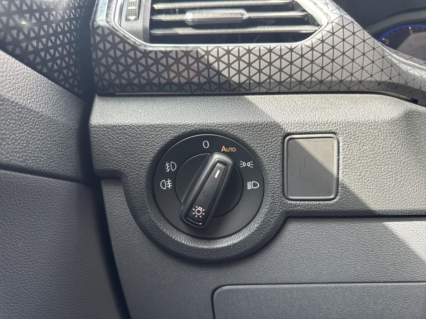 Volkswagen T-Cross Style 1.6 TDI DSG WR Navi ACC digital Co, миниатюра 20