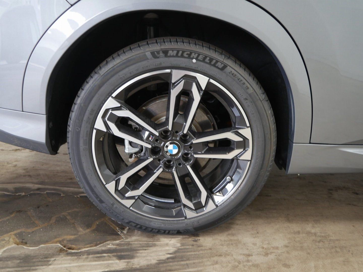 BMW iX2 - Bild 16