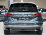 Volkswagen Touareg 3.0 Atmosphere*4x4 Lenk+Luftfd+AHK* - VW Touareg in Solingen