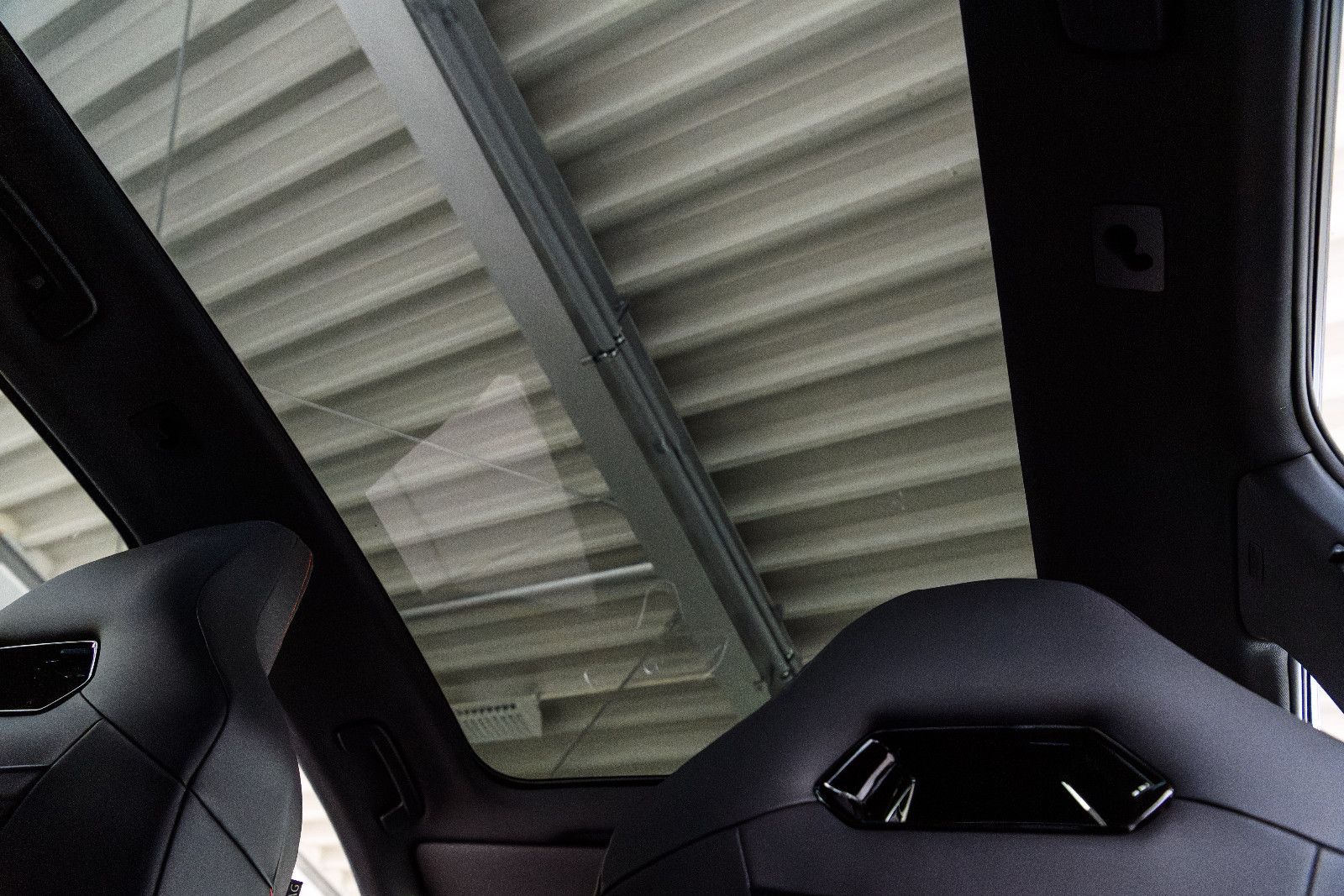 Fahrzeugabbildung Volkswagen ID.4 250 GTX 4Motion IQ-LED+AHK+E-SITZE+PANO+HuD