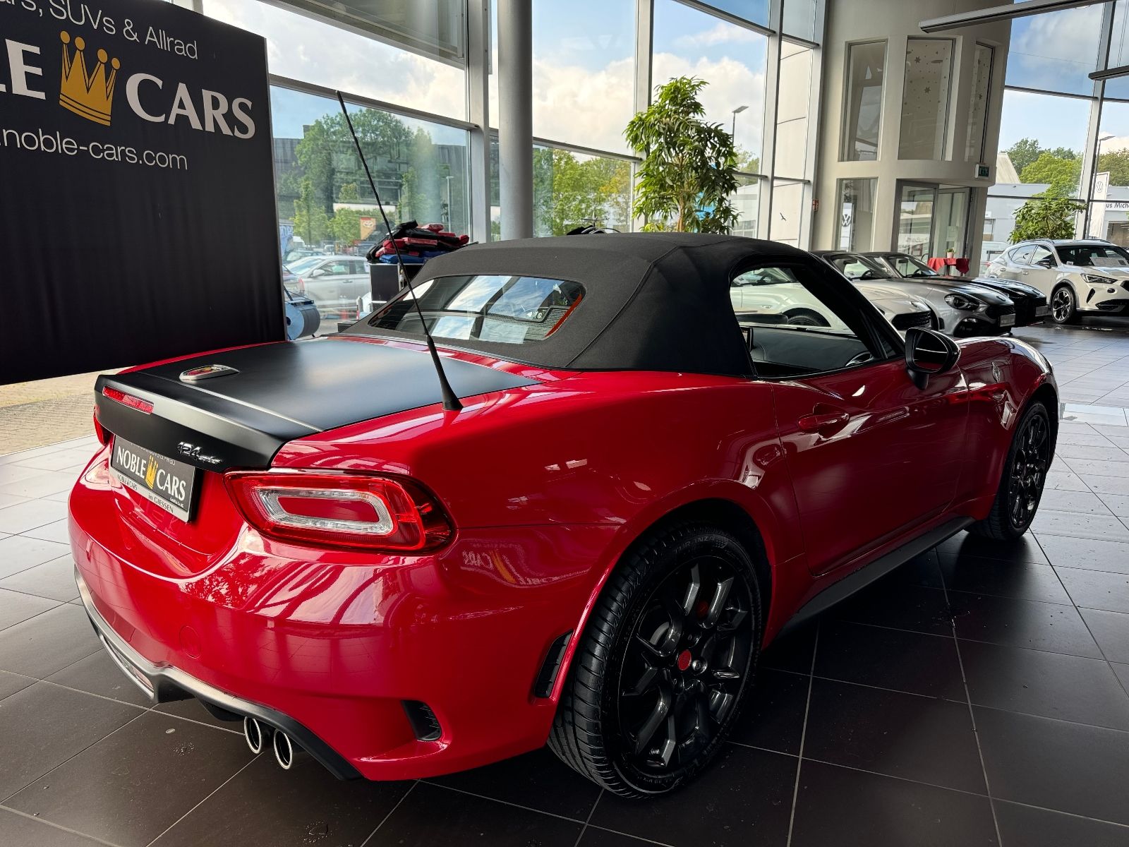 Fahrzeugabbildung Abarth 124 Spider Turbo Turismo LEDER BOSE NAV