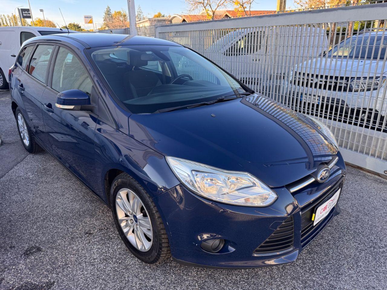 Ford Focus 2013 — interior