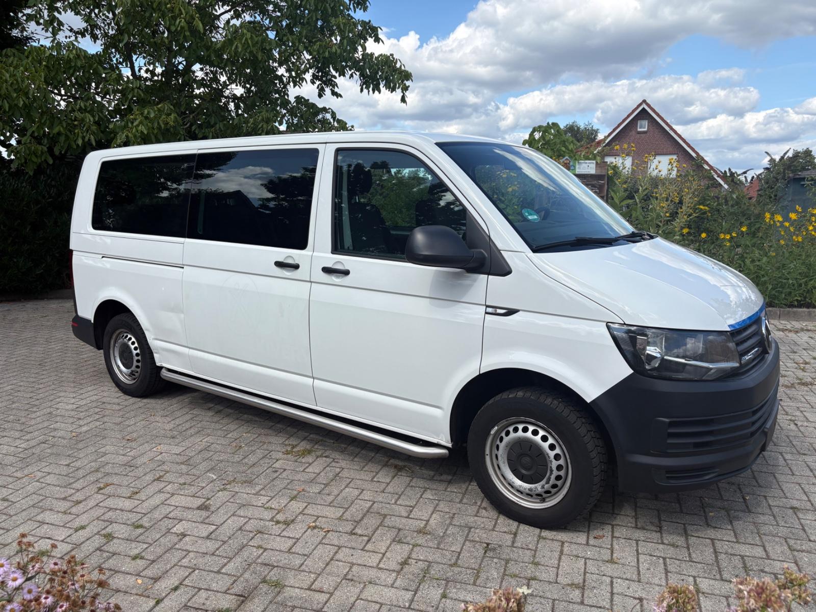 Volkswagen T6 2.0 TDI Transporter Lang 9-Sitzer