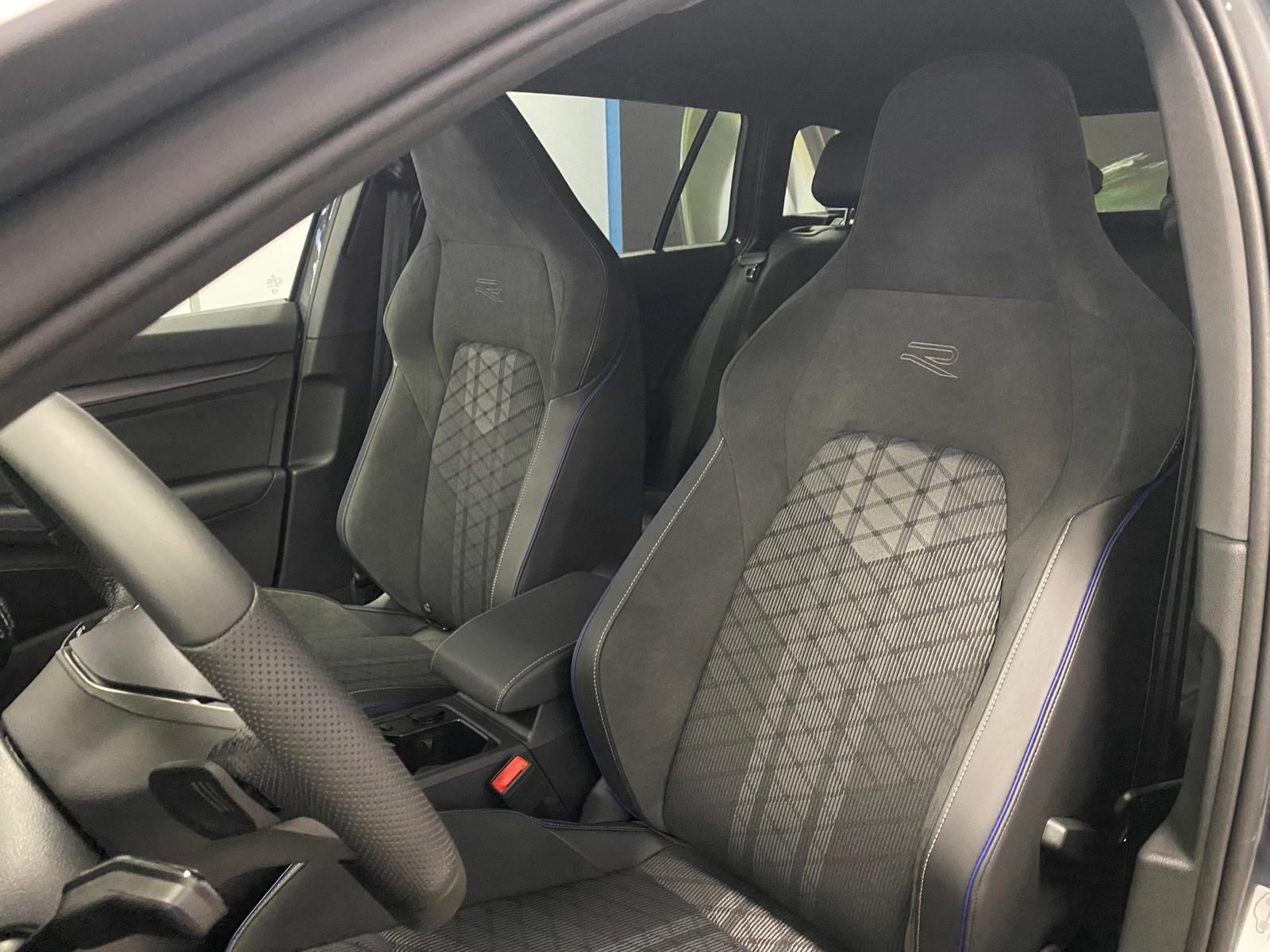 Fahrzeugabbildung Volkswagen Golf Variant1.5 eTSI R-Line Black Style+IQ.LIGHT