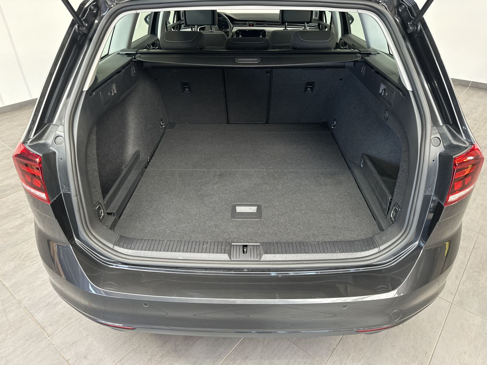 Fahrzeugabbildung Volkswagen Passat Variant 2.0 TDI Business DSG NAV+LED+PANO