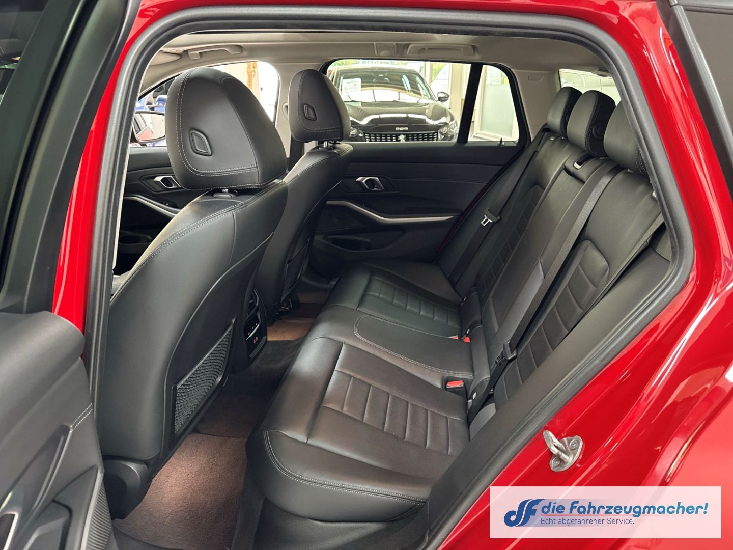 Fahrzeugabbildung BMW 330 e xDrive Advantage Touring Park-Assistent AH