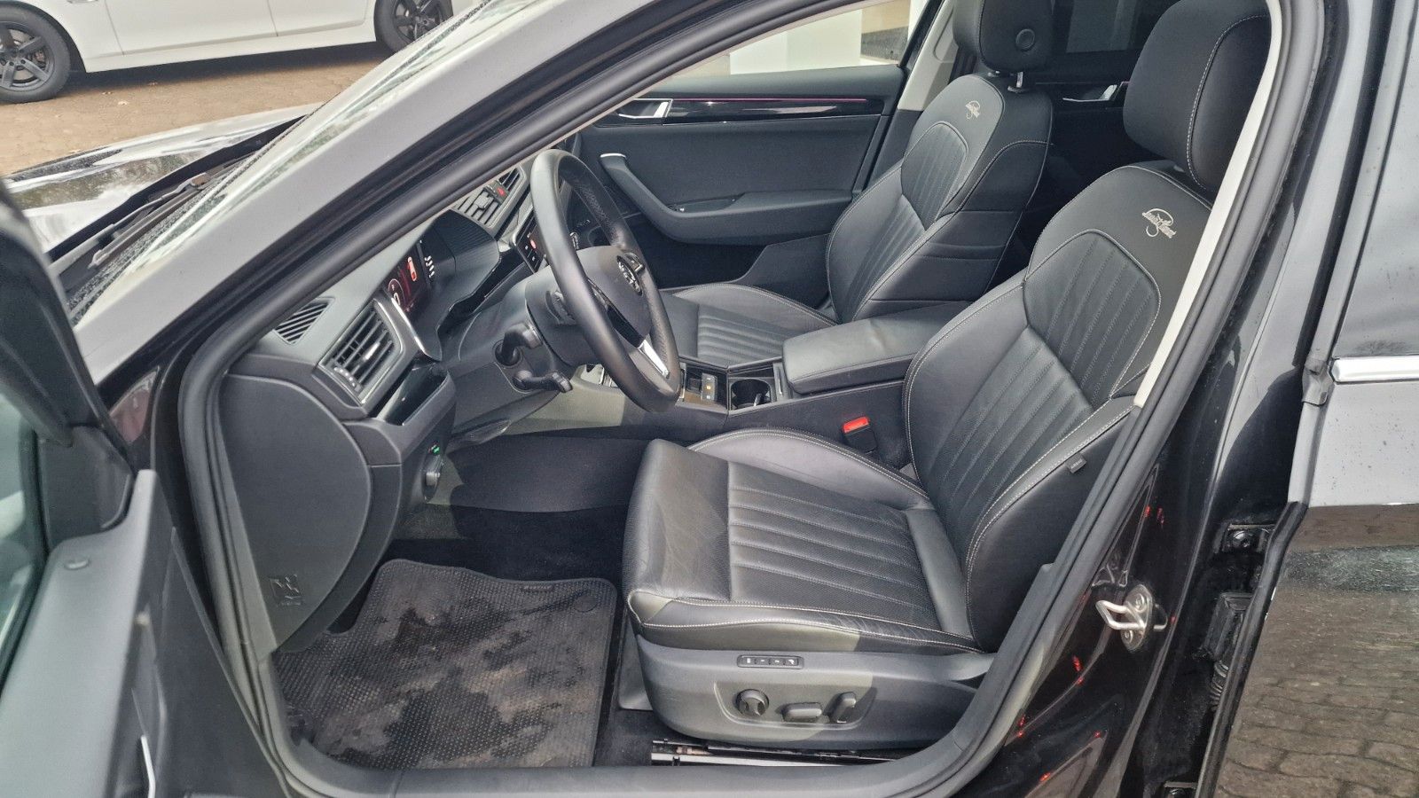 Skoda Superb Combi L&K AHK PANORAMA foto 20