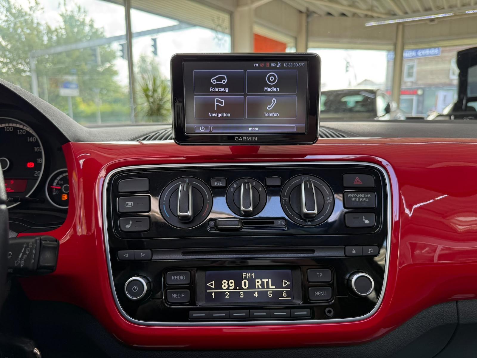 Volkswagen up! 1.0 cheer Panorama Navi Sitzheiz. PDC GRA