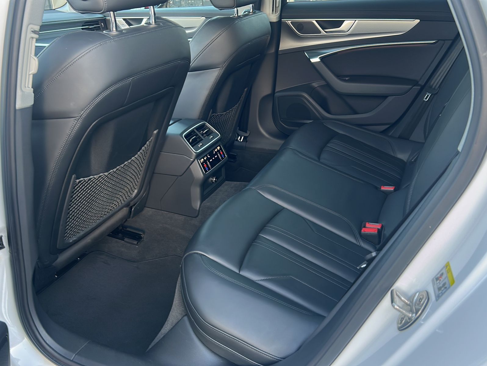 Fahrzeugabbildung Audi A6  Avant 40 TDI design