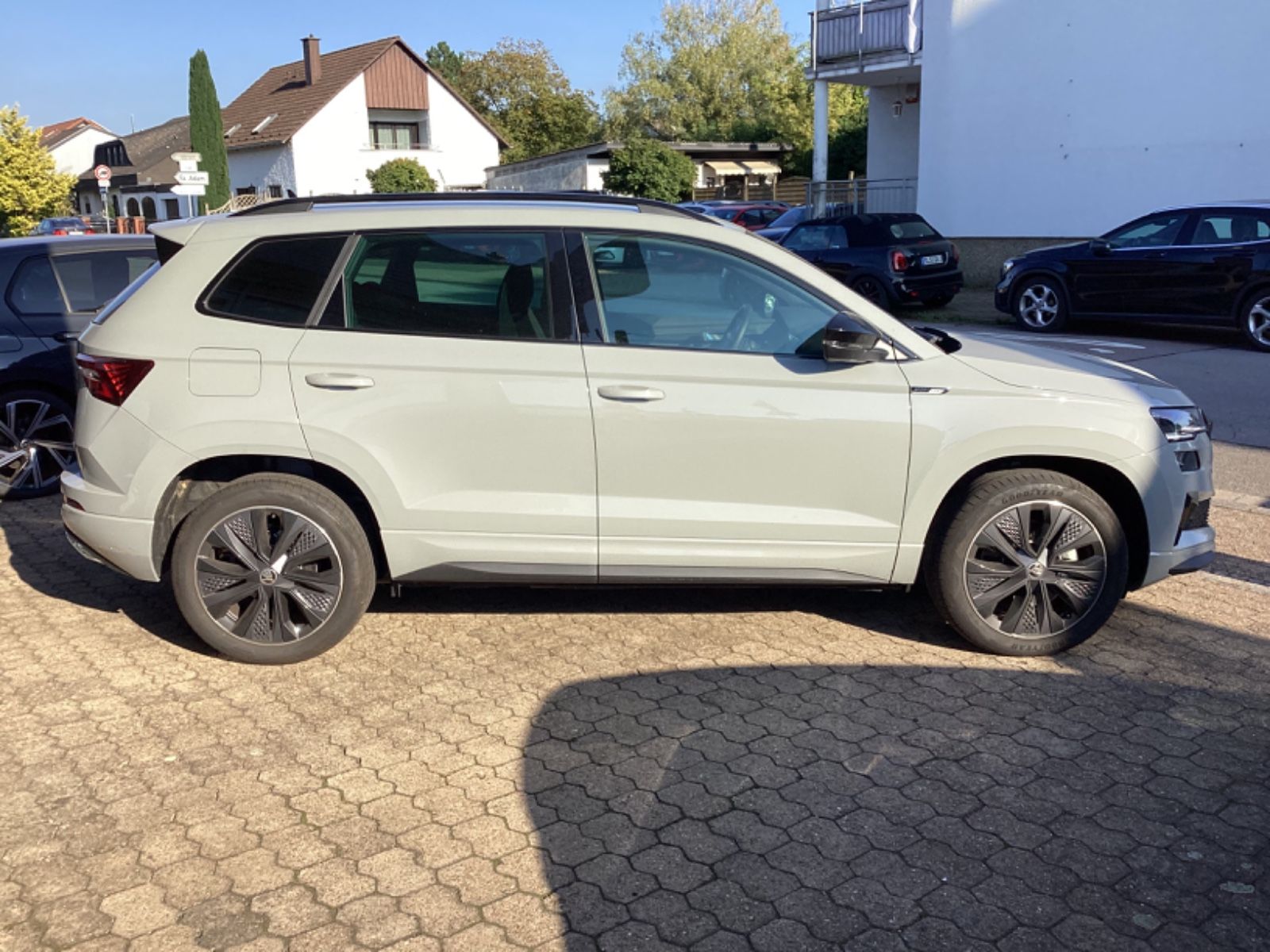 Fahrzeugabbildung SKODA Karoq Sportline 1.5 TSI DSG Navi Tempomat AHK