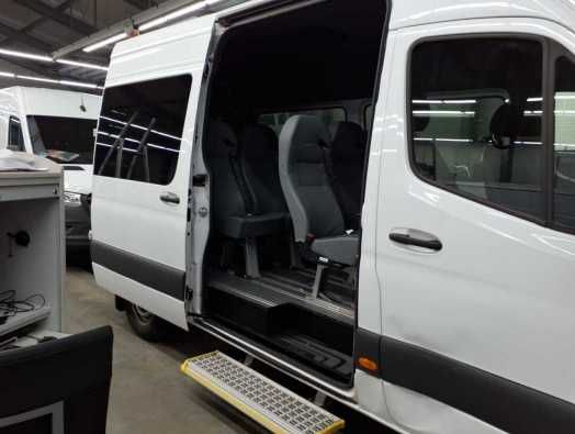 Fahrzeugabbildung Mercedes-Benz Sprinter 317 Kombi L2H2 Mobility Rollstuhl Lift