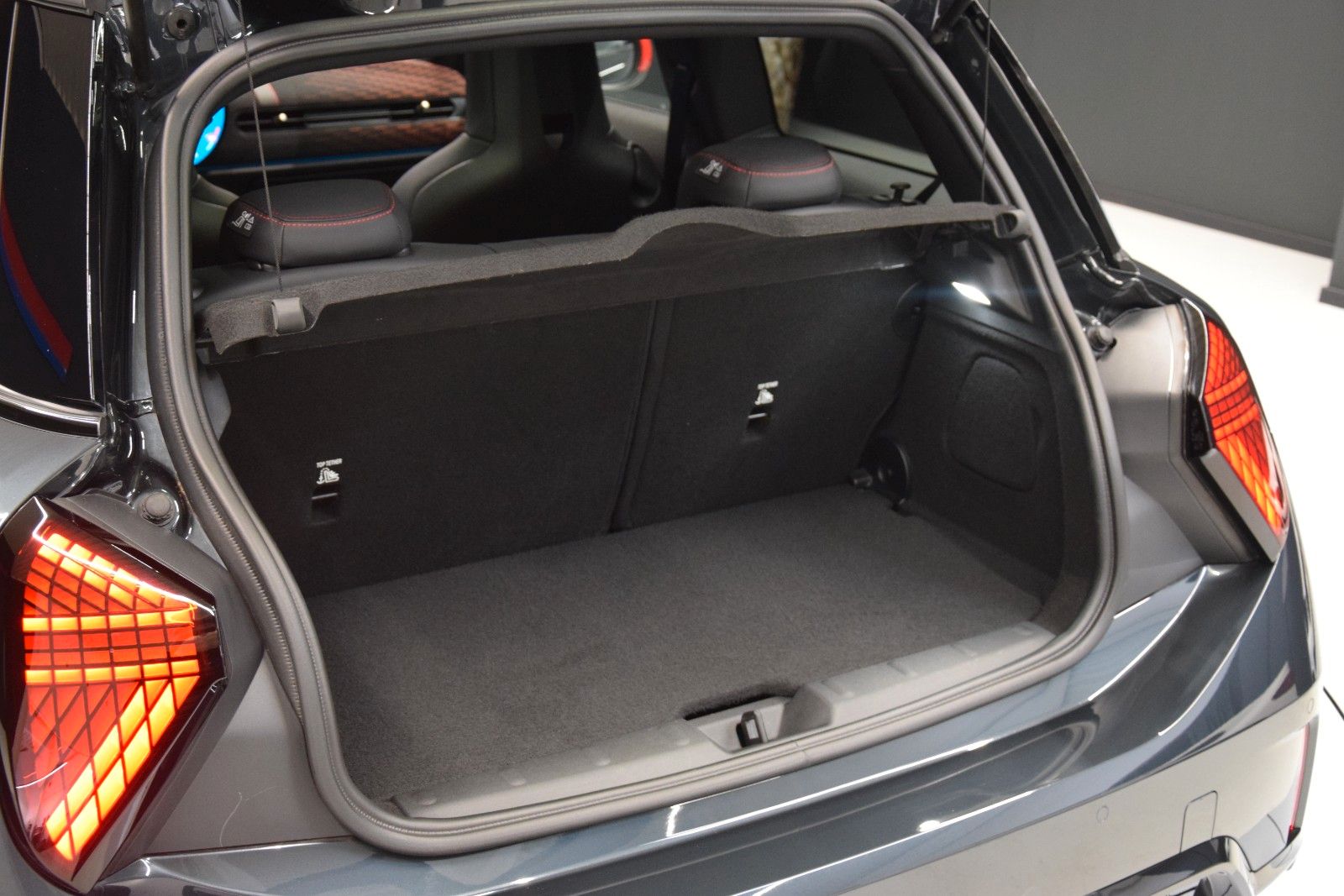 Fahrzeugabbildung MINI Cooper C John Cooper Works Trim L HuD Leder Ambi