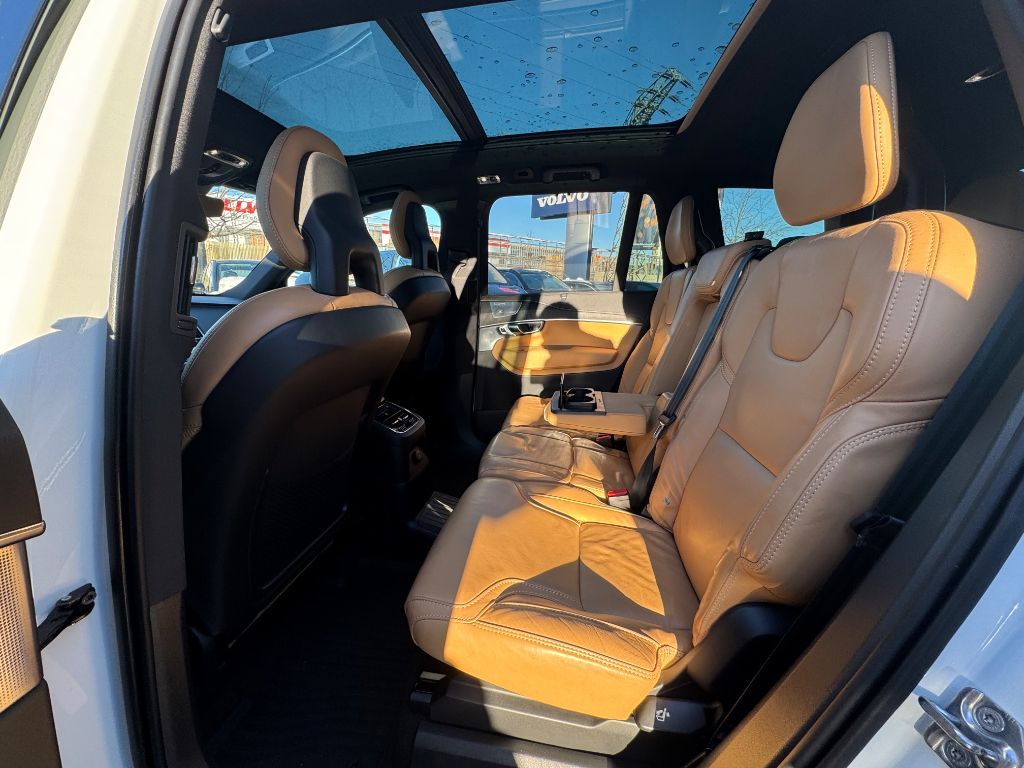 Fahrzeugabbildung Volvo XC90 Rech. T8 AWD Inscription+Luft+22Zoll+Akusti