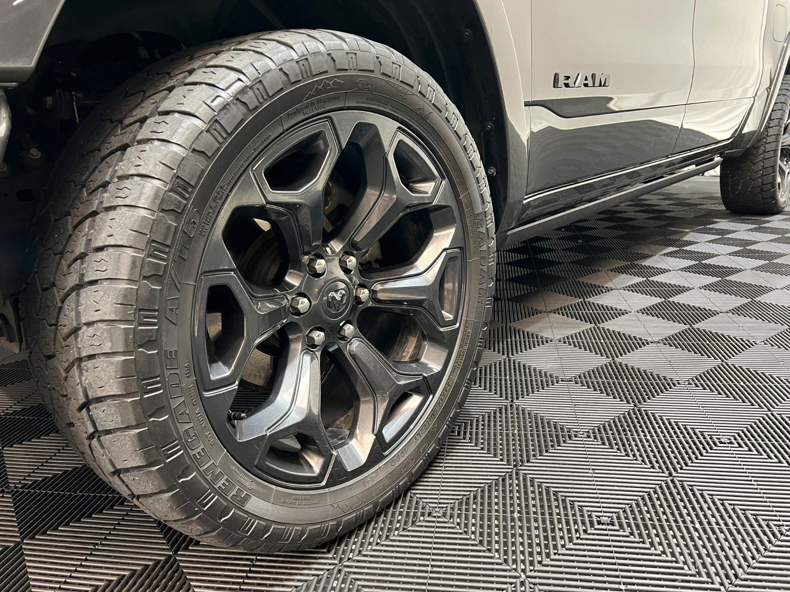 Fahrzeugabbildung Dodge RAM  1500 LIMITED NIGHT CREW CAB 4X4 *MFT*