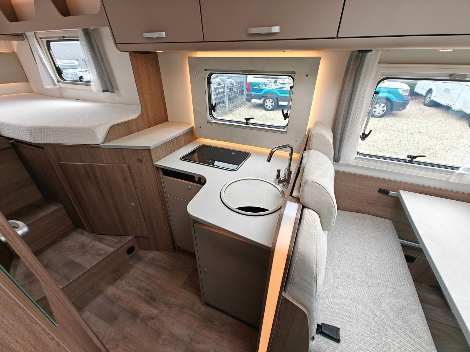 Fahrzeugabbildung Carado T-338 pro+ - SAT, TV, CarPlay, Kamera, Markise -