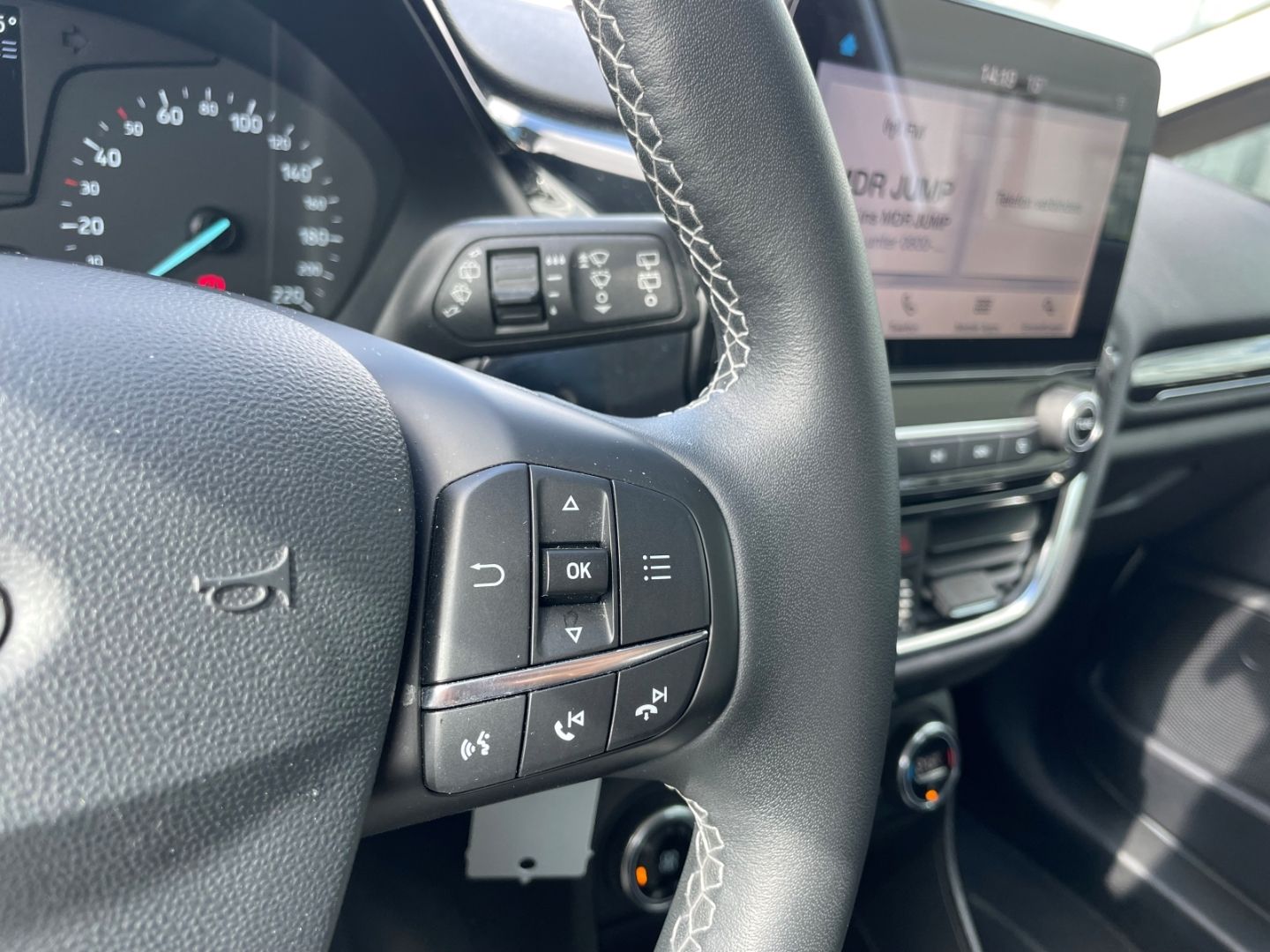 Fahrzeugabbildung Ford Fiesta Spurhalteass PDC SHZ Tempomat Bluetooth