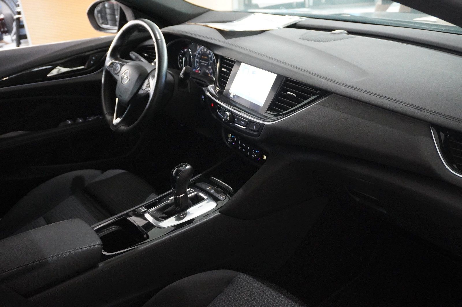 Fahrzeugabbildung Opel Insignia B ST 2.0D ELEGANCE NAVI/LED/KAMERA/AHK