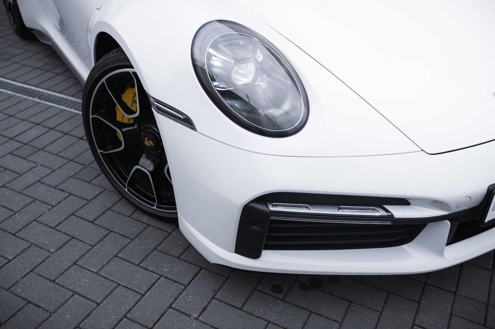 Fahrzeugabbildung Porsche 992/911 Turbo S - Lift - LED - 360´´ - InnoDrive