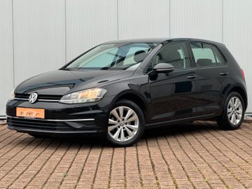 Volkswagen Golf - 1