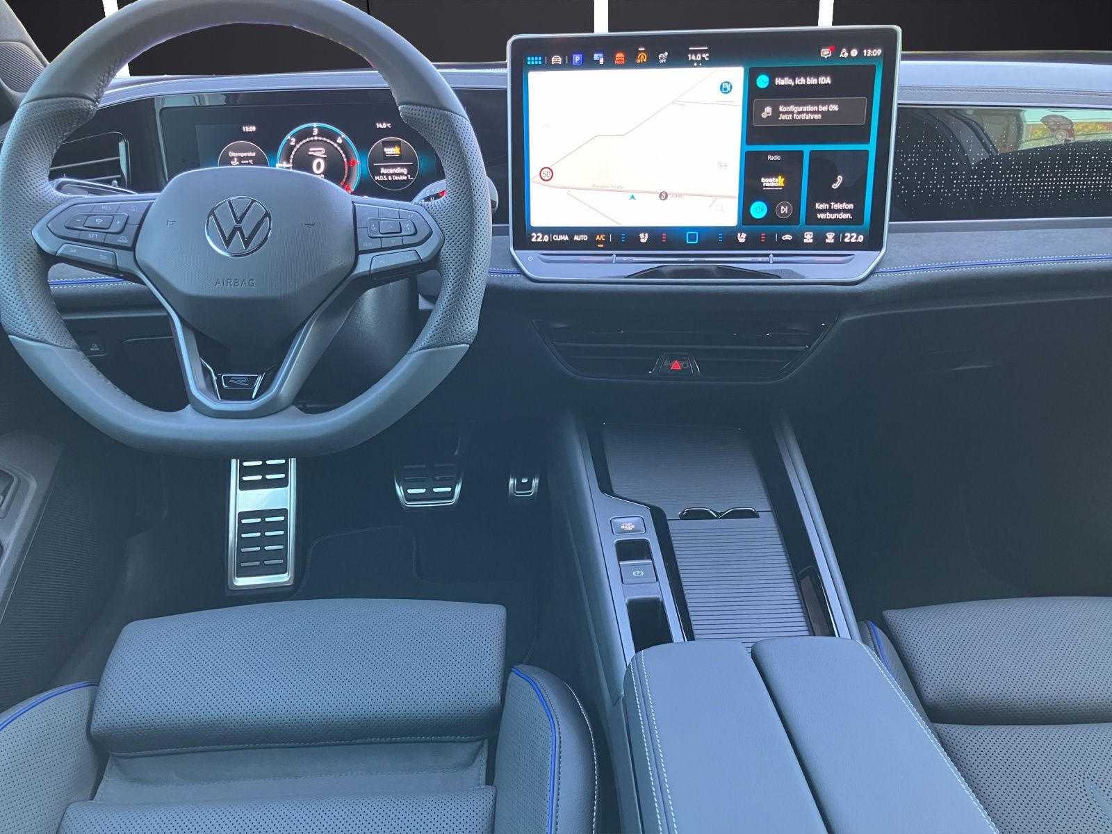 Fahrzeugabbildung Volkswagen Passat Variant TDI R-Line DSG Matrix 4M Navi AHZ