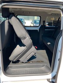 Bild 23 Opel Vivaro Kombi XL 9 Sitze 8 AT FLÜGELTÜREN