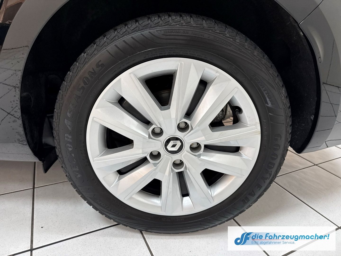 Fahrzeugabbildung Renault Megane IV Grandtour Business Edition 1.3 TCe 140