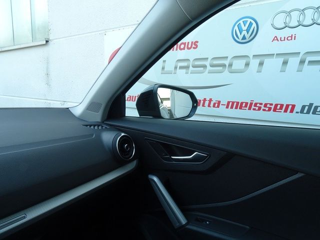 Q2 35 TFSI S-tronic advanced / Matrix LED
