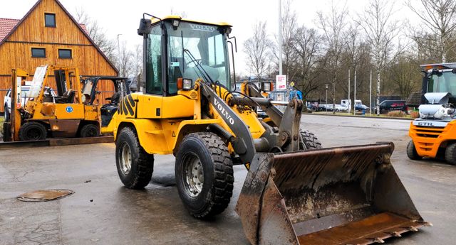 Volvo L30 B -new 4 tires (Pirelli)