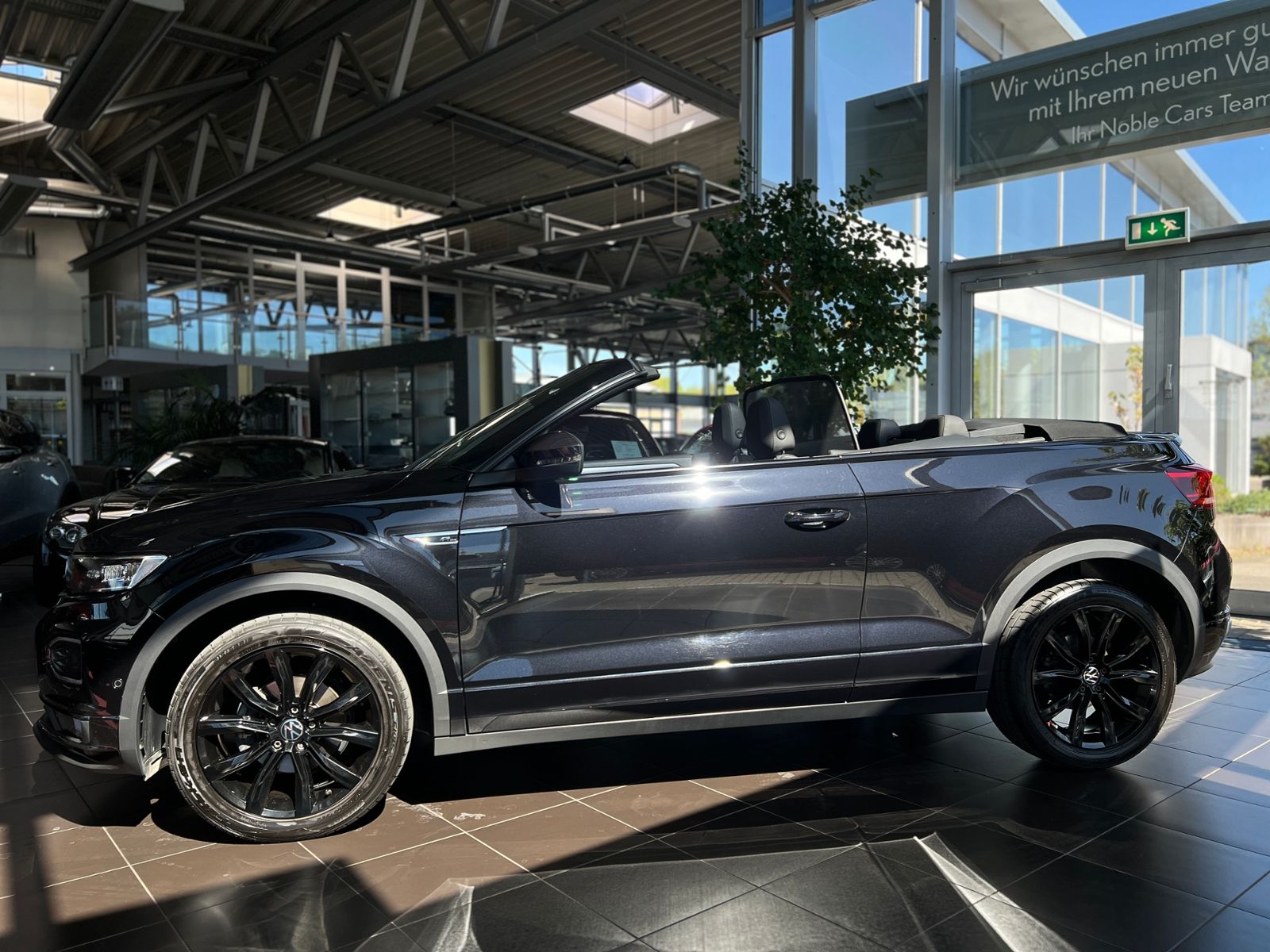Fahrzeugabbildung Volkswagen T-Roc Cabriolet R Line Black AHK BEATS KEYLESS