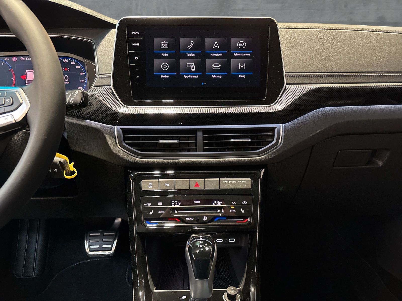 Fahrzeugabbildung Volkswagen T-Cross 1.0 TSI R-Line AHK Kamera Navi AppConnec