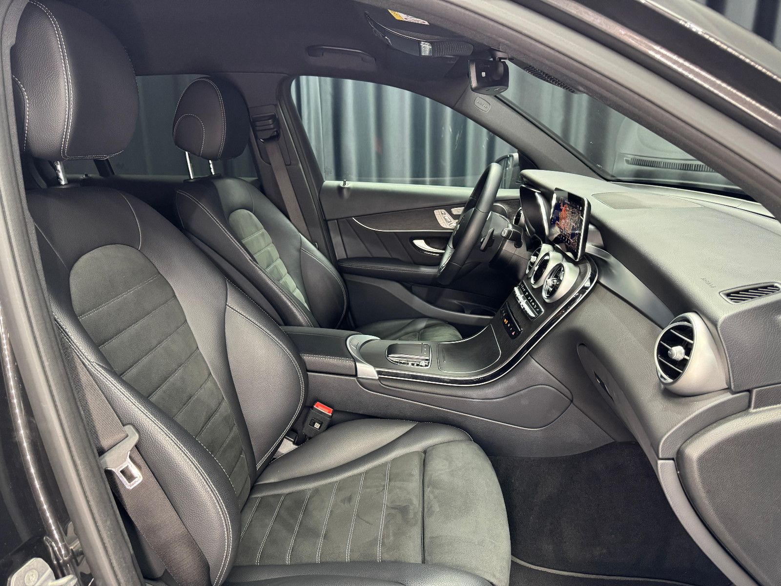 Fahrzeugabbildung Mercedes-Benz GLC 400 d 4Matic|AMG-LINE|AHK|STANDHEIZUNG|